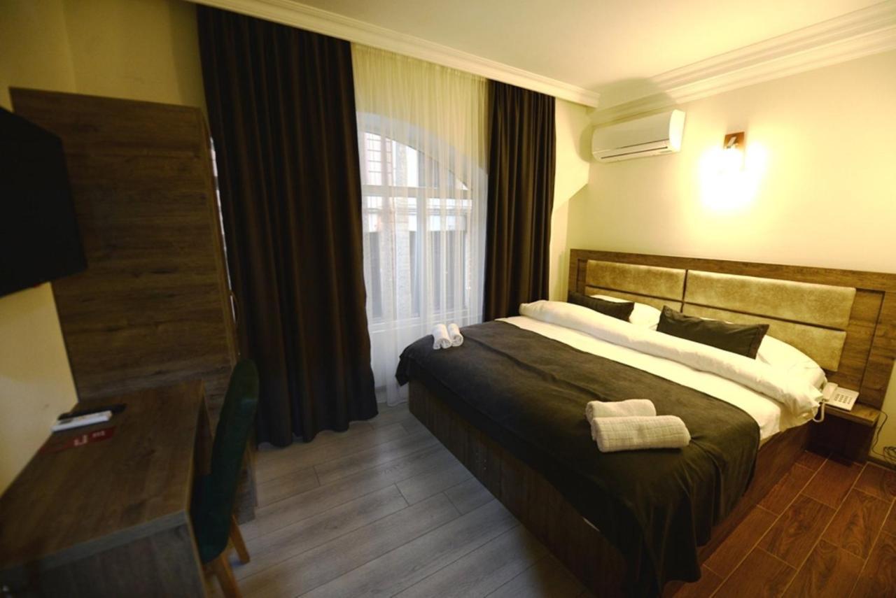 Hotel Aristocrat Batum Dış mekan fotoğraf