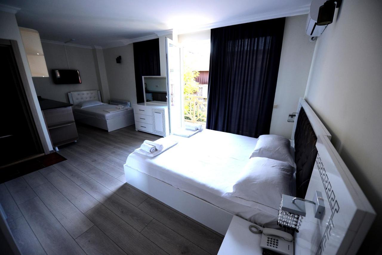 Hotel Aristocrat Batum Dış mekan fotoğraf