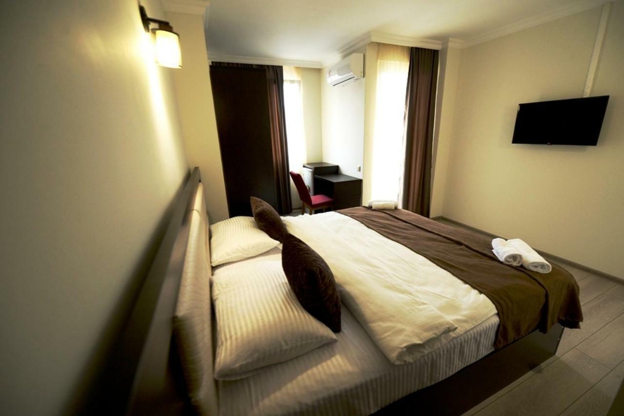 Hotel Aristocrat Batum Dış mekan fotoğraf
