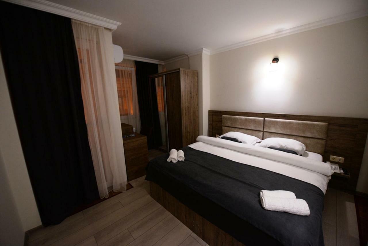 Hotel Aristocrat Batum Dış mekan fotoğraf